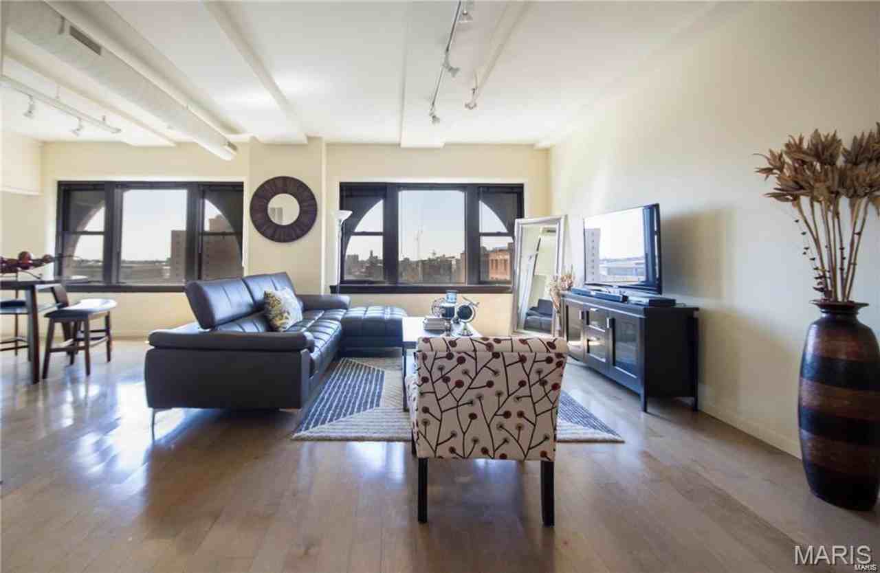 915 Olive St - Photo 4 of 19