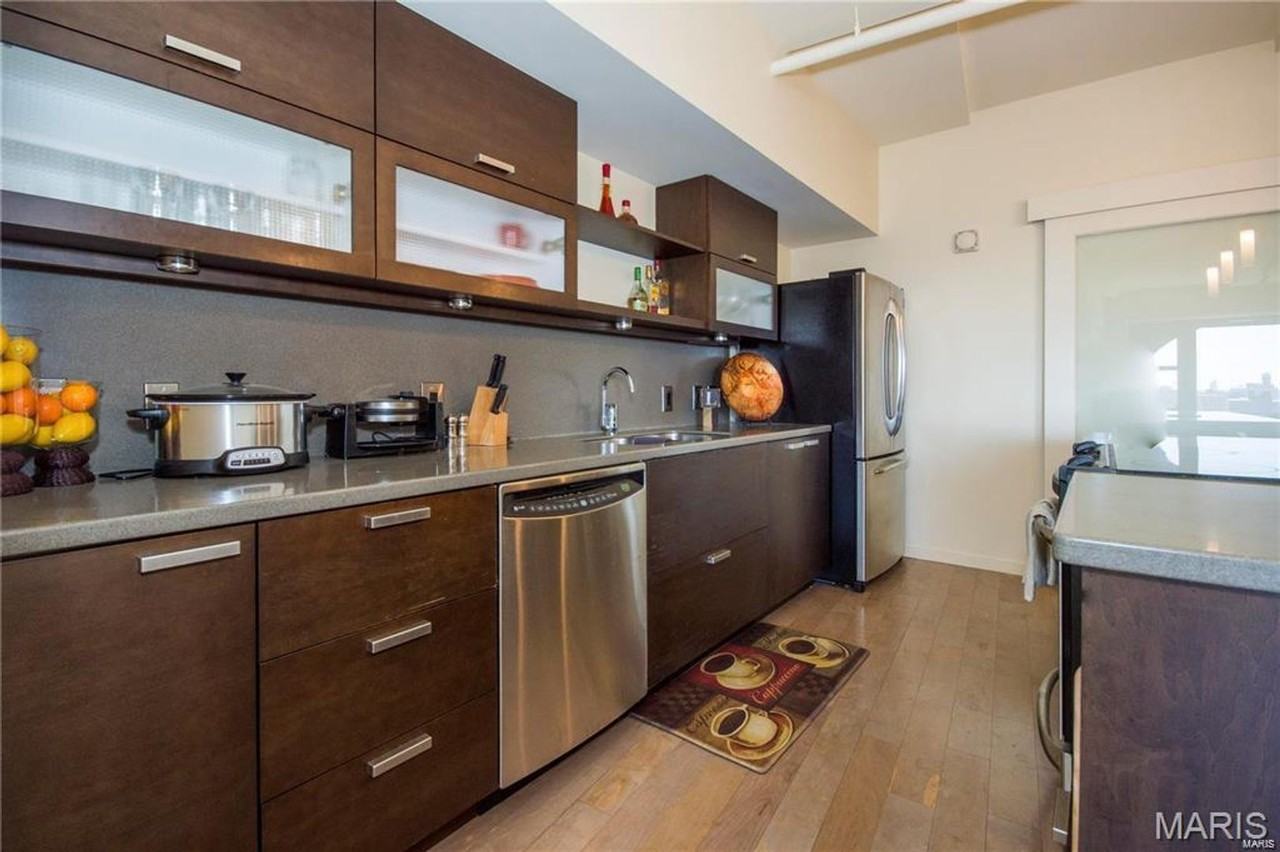 915 Olive St - Photo 5 of 19