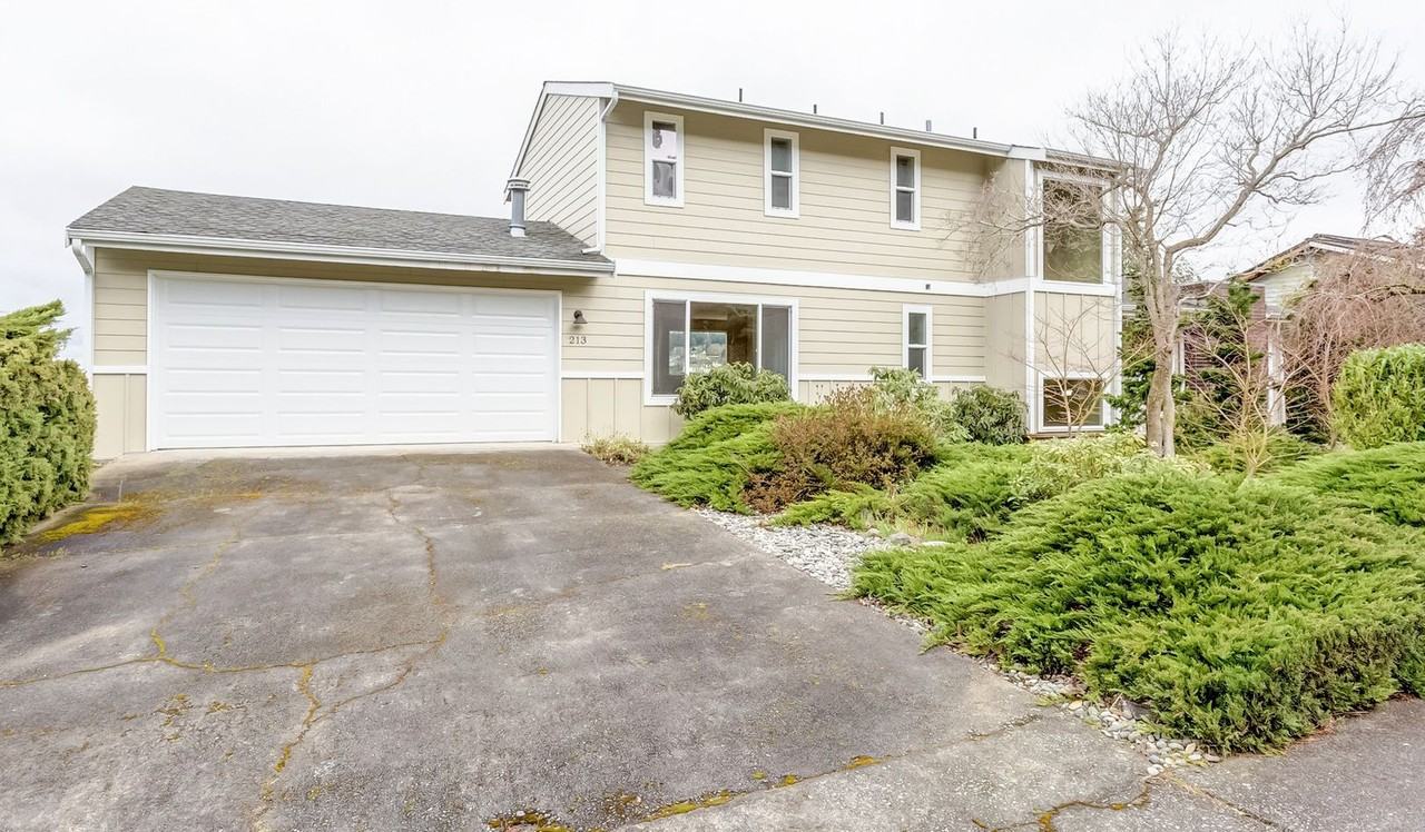 213 Bayside Rd - Photo 3 of 50
