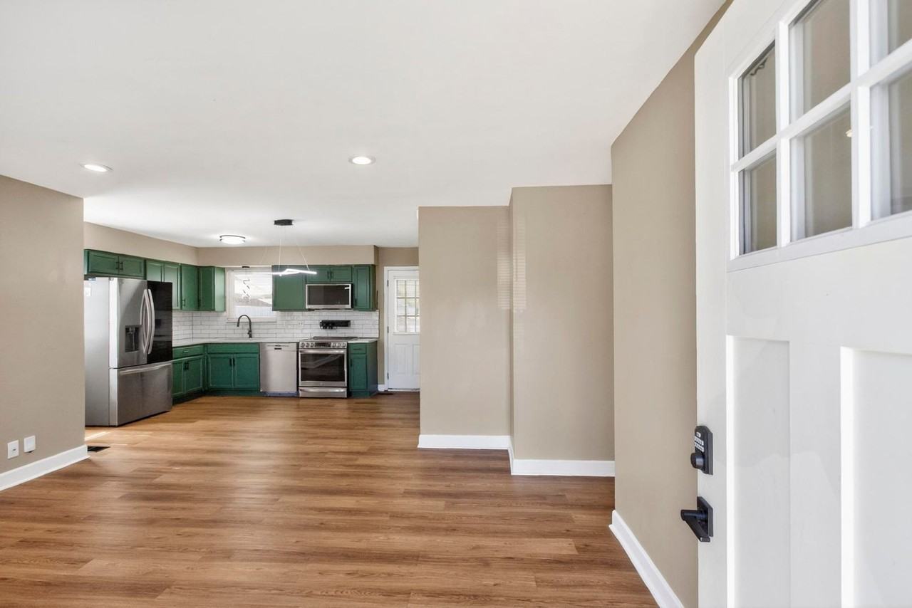 3153 Towne Village Rd - Photo 4 of 34