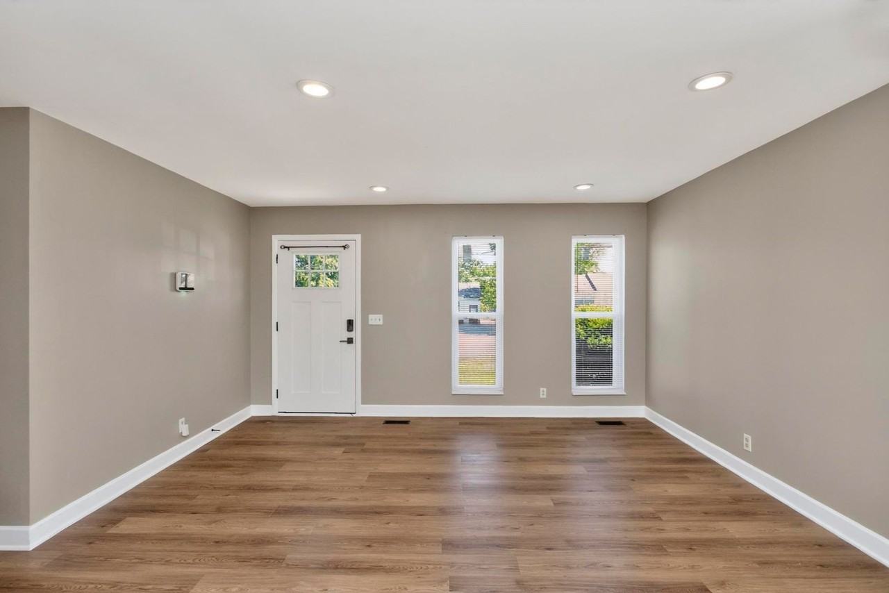 3153 Towne Village Rd - Photo 5 of 34
