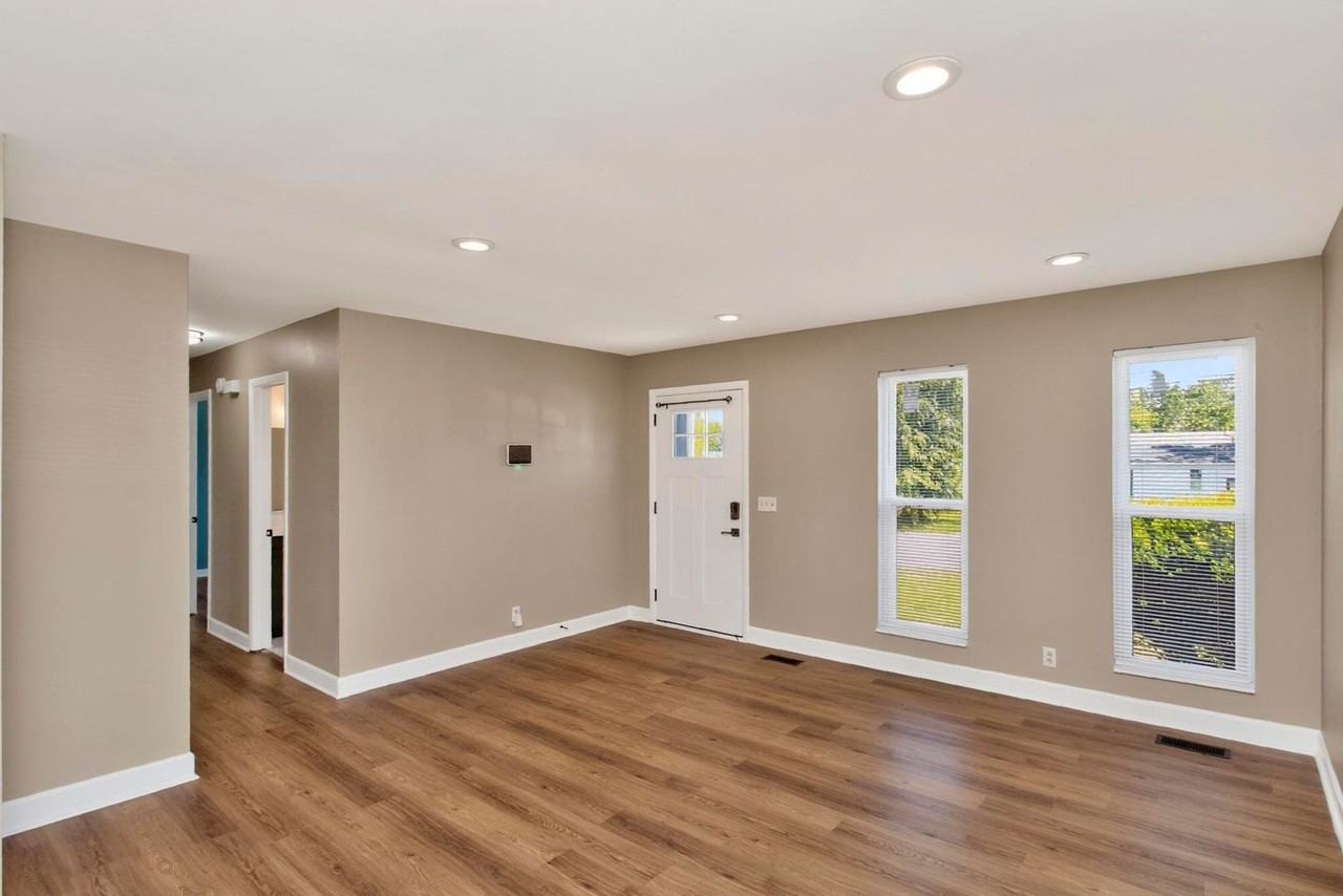 3153 Towne Village Rd - Photo 6 of 34