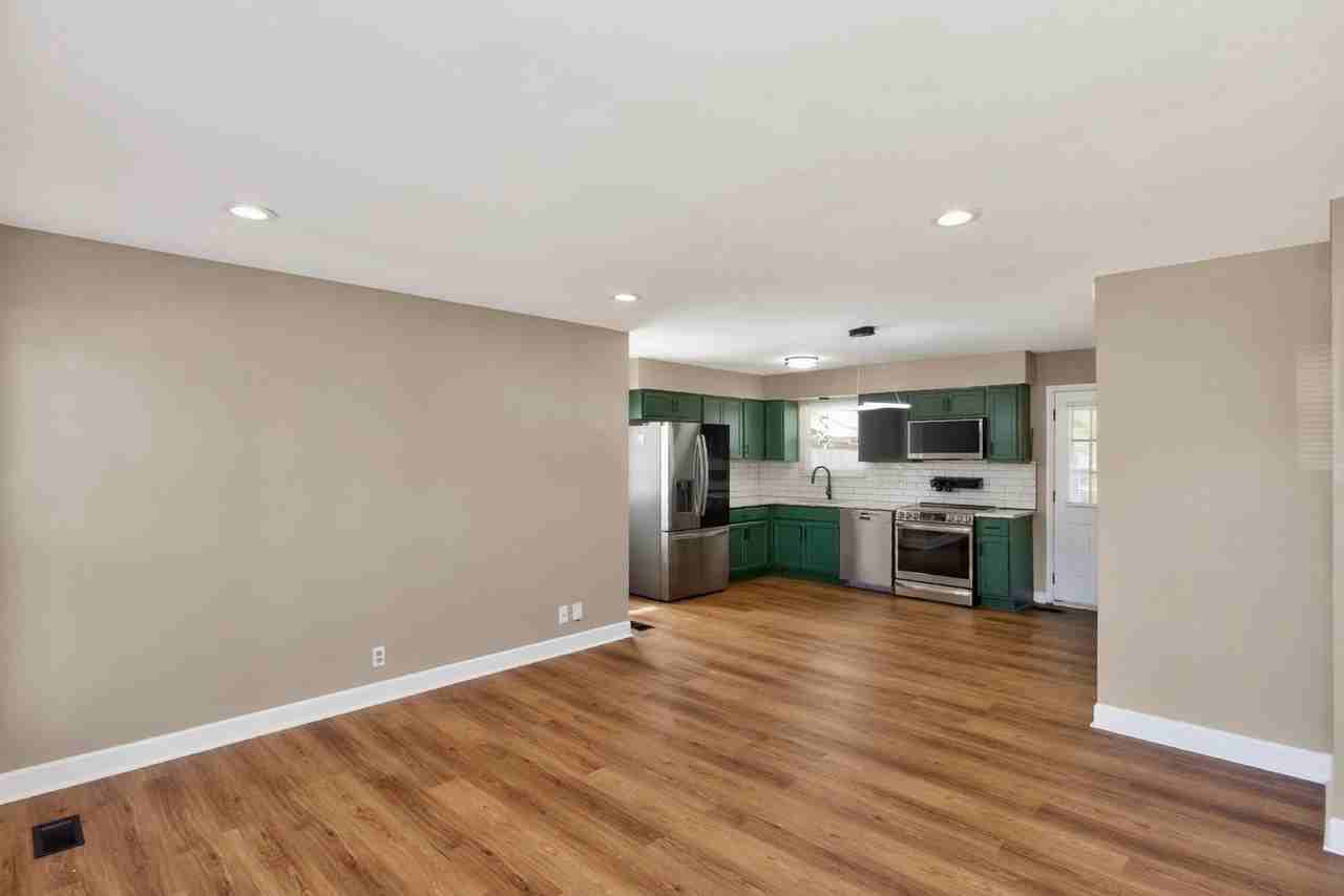 3153 Towne Village Rd - Photo 7 of 34