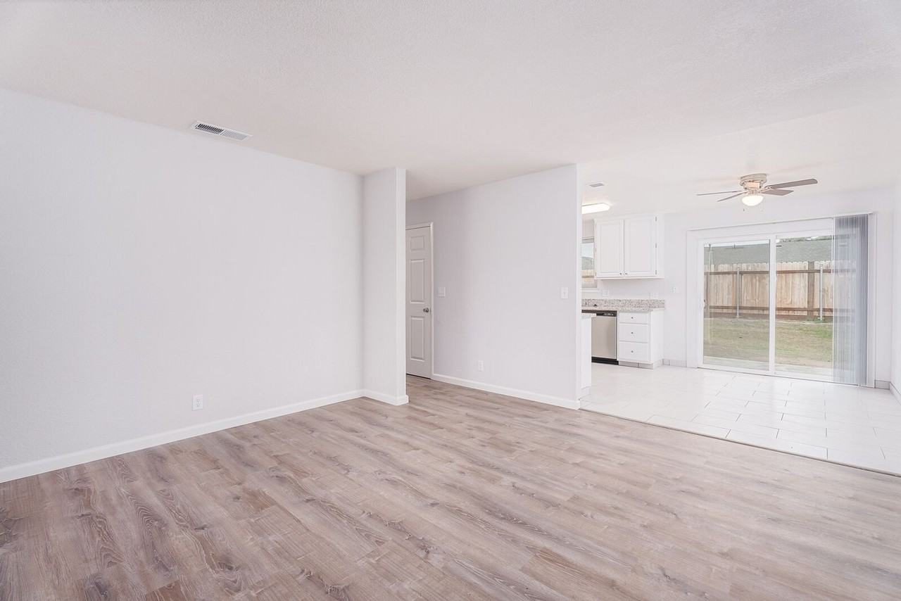 6037 N Haven Dr - Photo 3 of 20