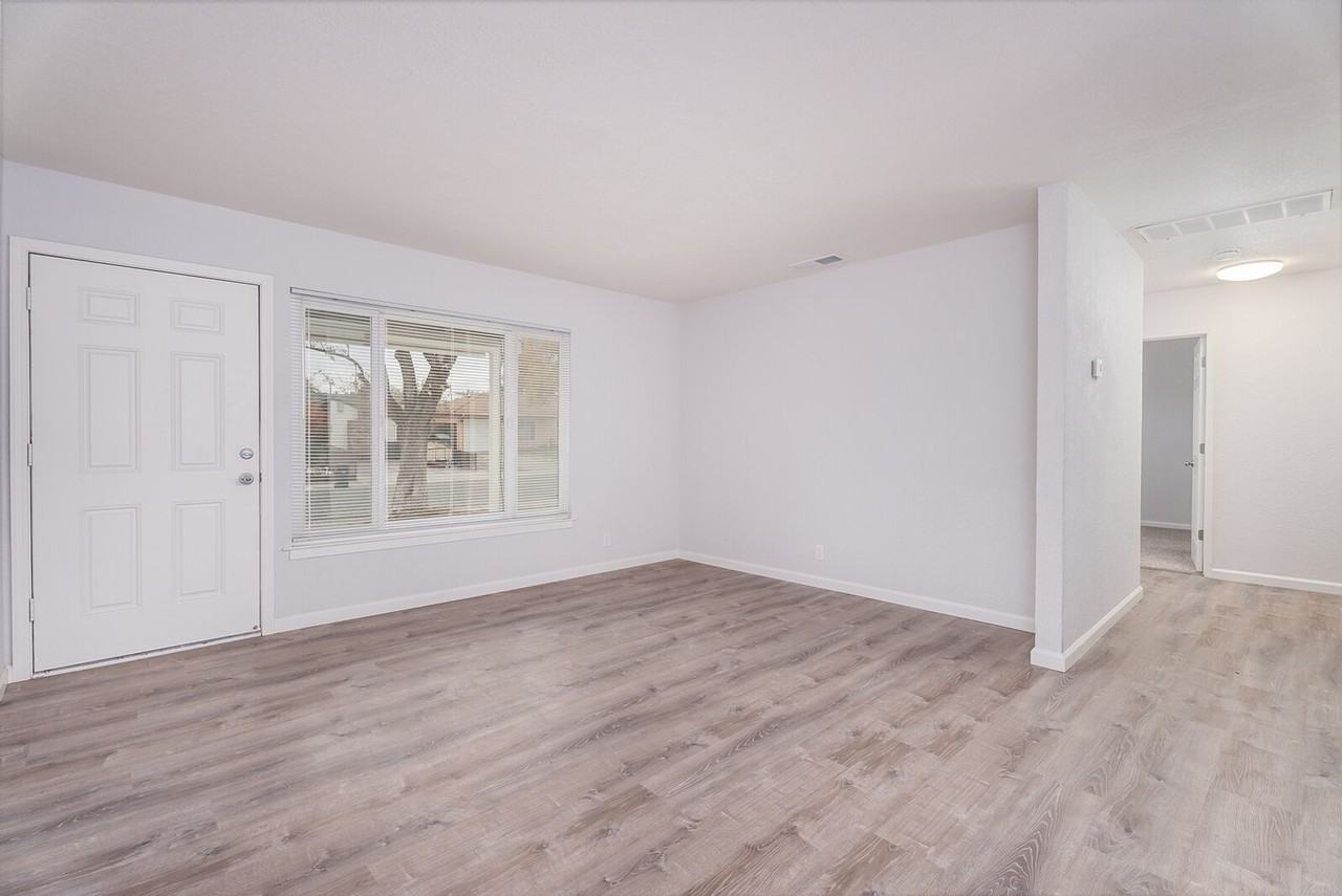 6037 N Haven Dr - Photo 5 of 20