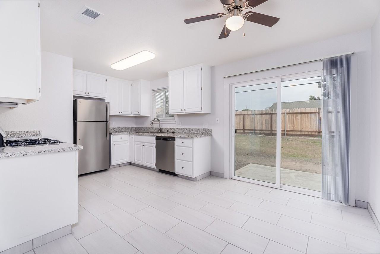 6037 N Haven Dr - Photo 6 of 20