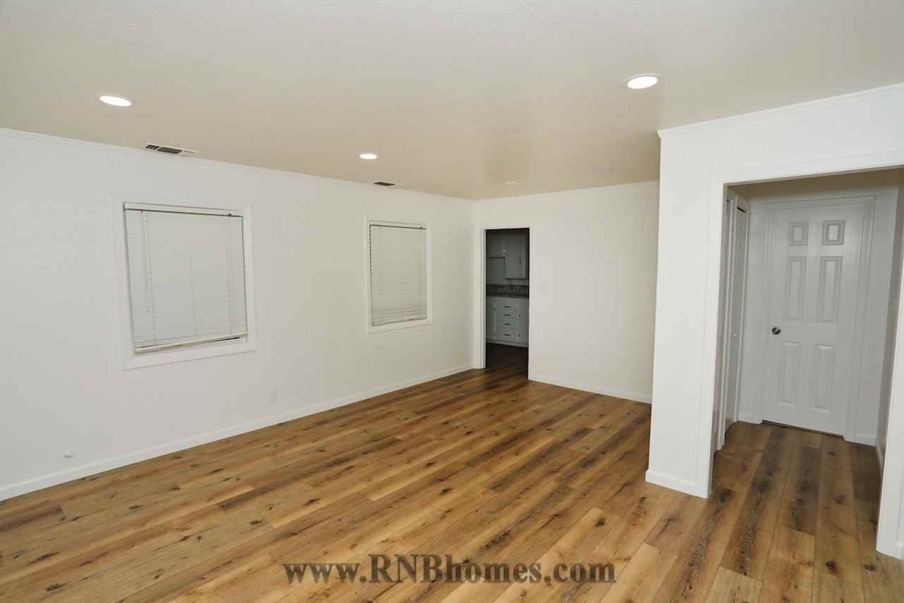 3141 63rd St - Photo 3 of 19