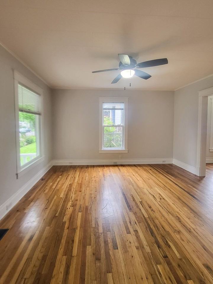944 Cottage St Ne - Photo 3 of 28