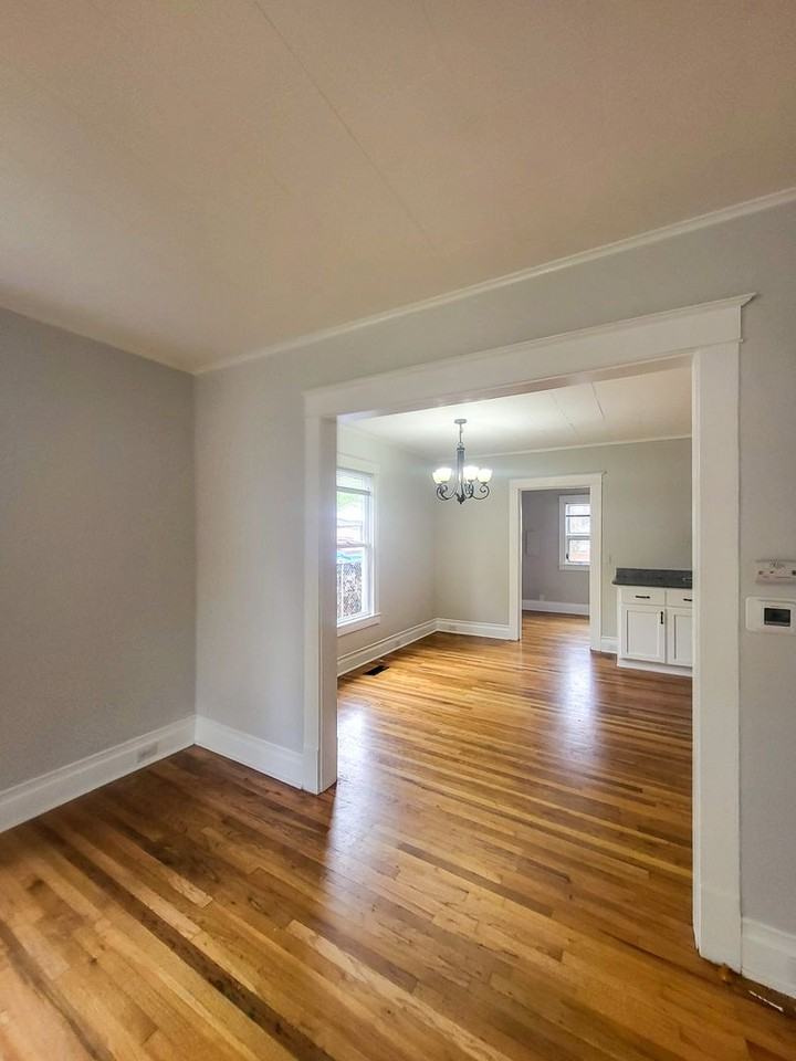 944 Cottage St Ne - Photo 4 of 28