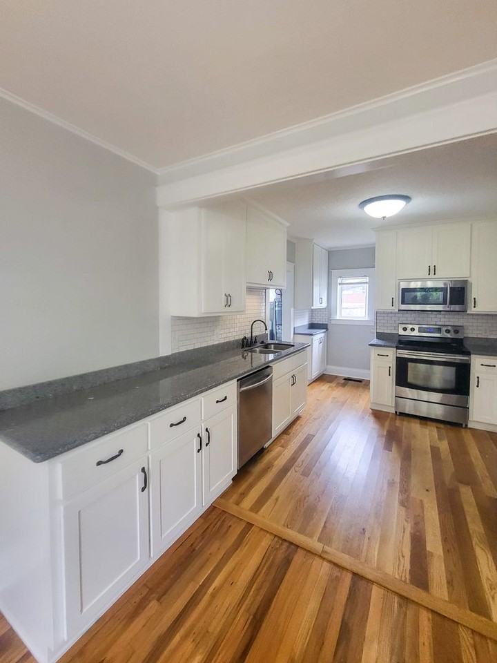 944 Cottage St Ne - Photo 5 of 28