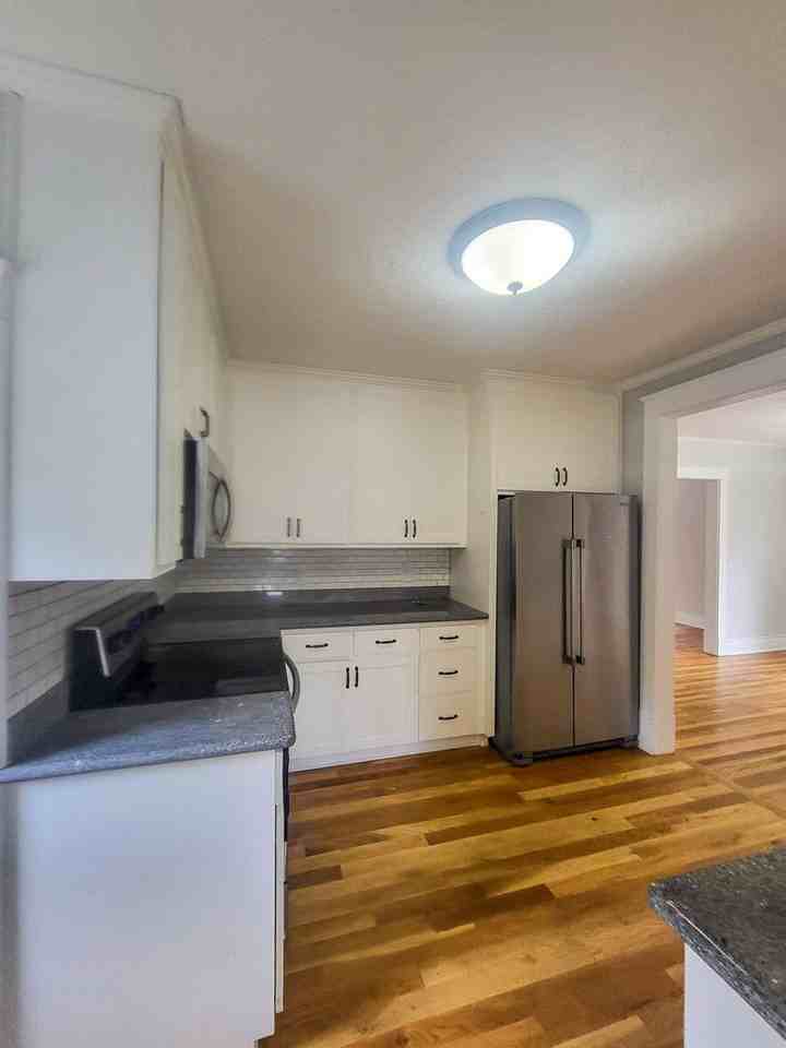 944 Cottage St Ne - Photo 7 of 28