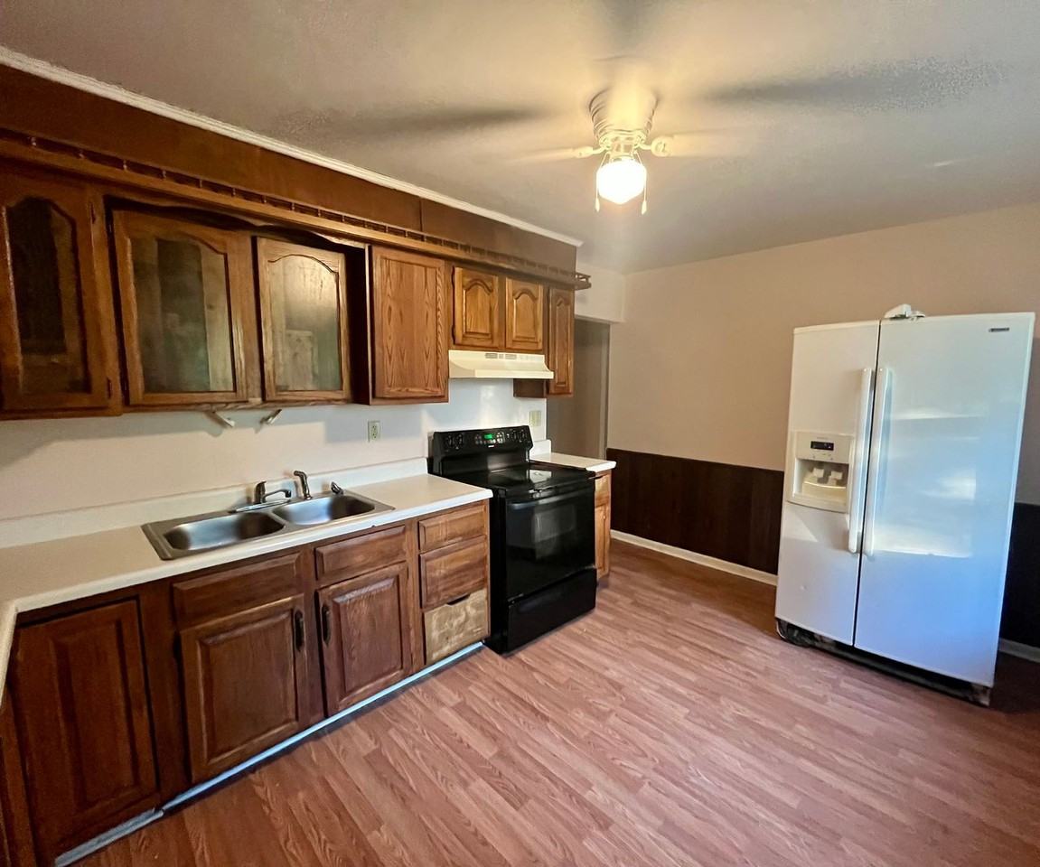 604 Stowell Ave - Photo 5 of 10
