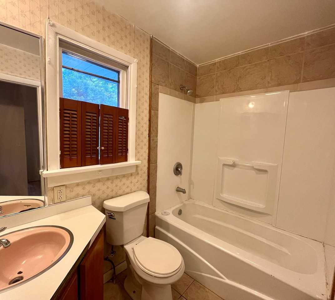604 Stowell Ave - Photo 7 of 10