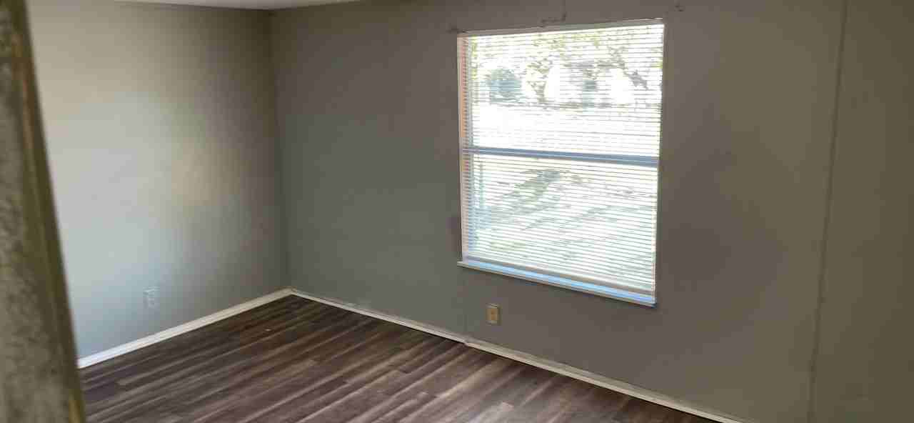 11117 Chisholm Ct E - Photo 3 of 8