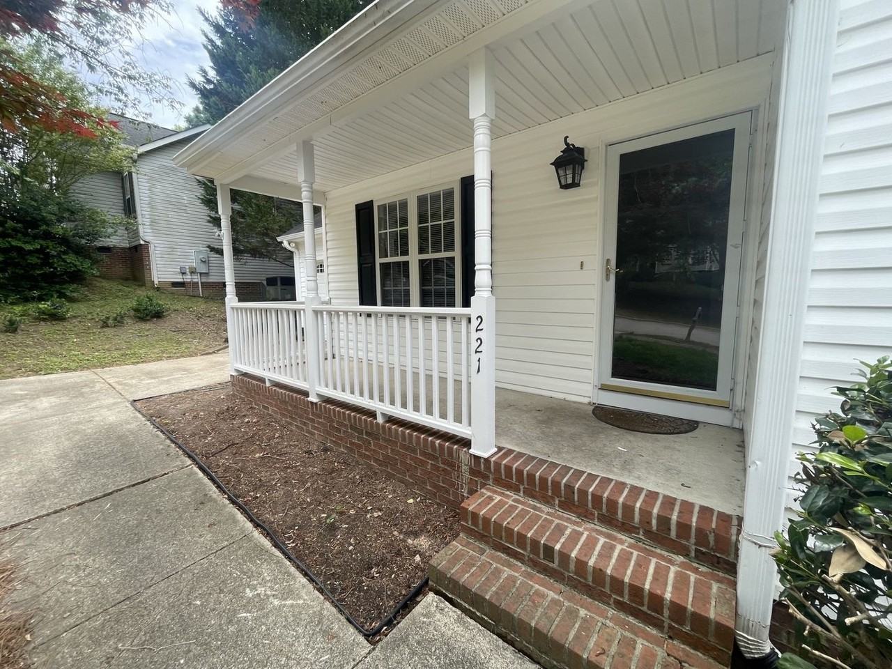 221 Alberbury Commons Ct - Photo 2 of 14