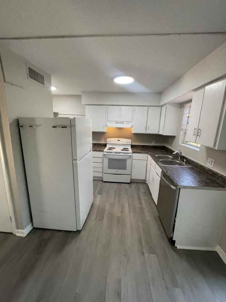 120 Byrum St #18 - Photo 4 of 12
