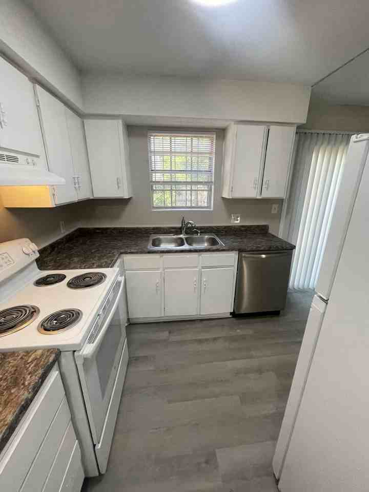 120 Byrum St #18 - Photo 6 of 12