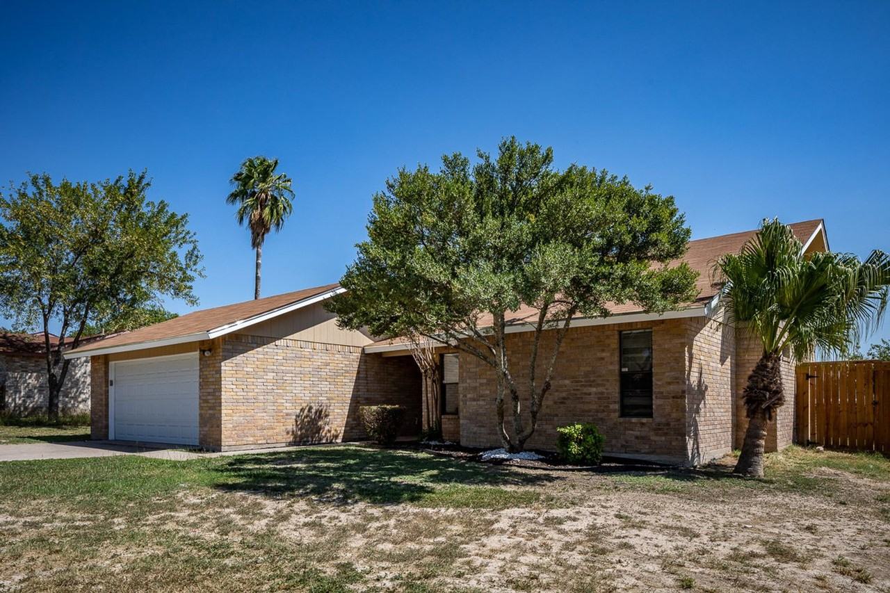 210 Warbonnet Trl - Photo 2 of 18