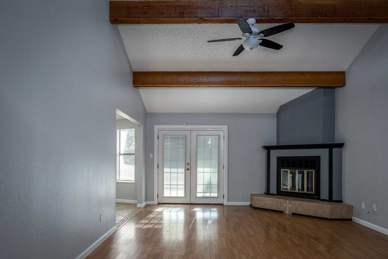 210 Warbonnet Trl - Photo 4 of 18