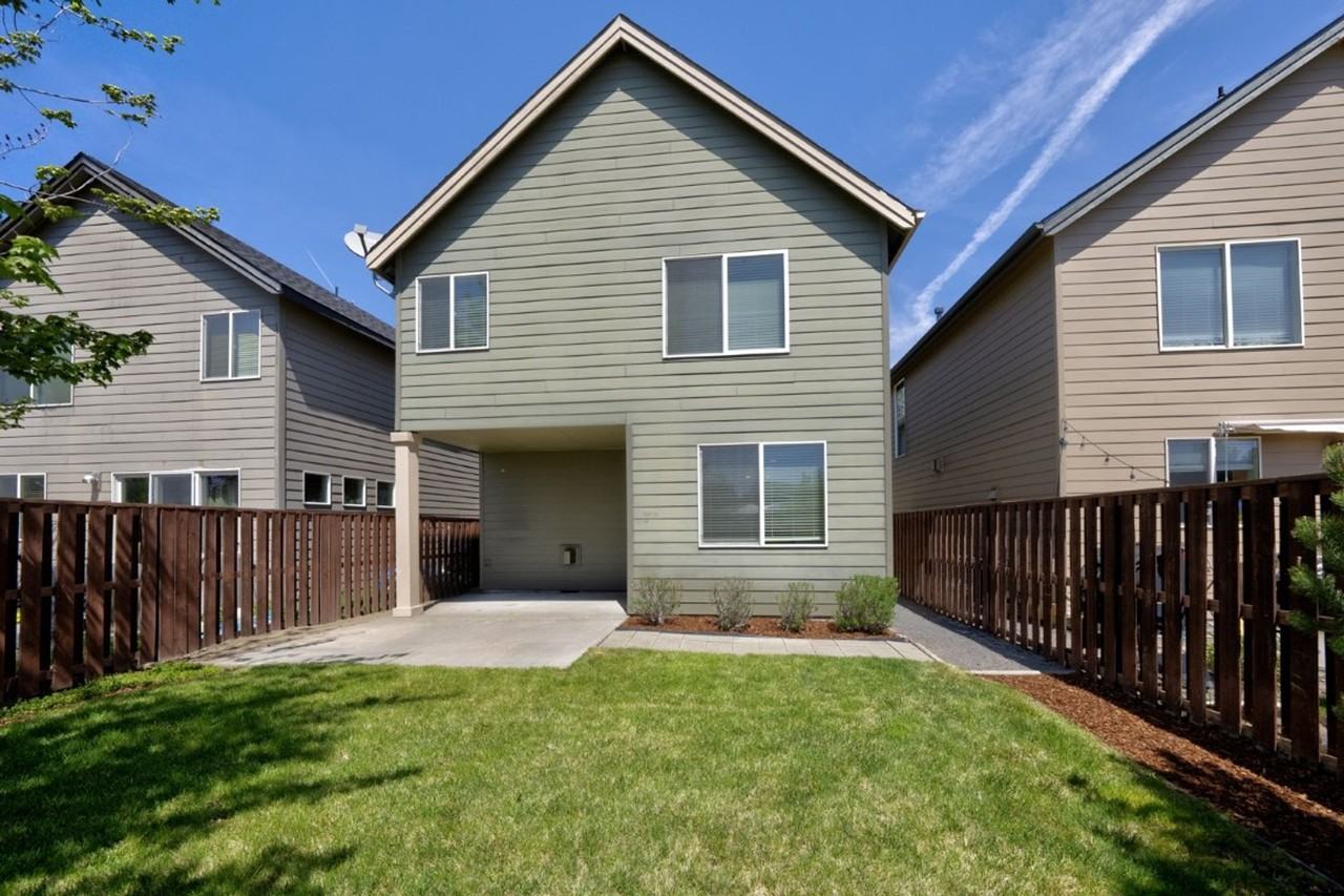 19557 Salmonberry Ct - Photo 2 of 31