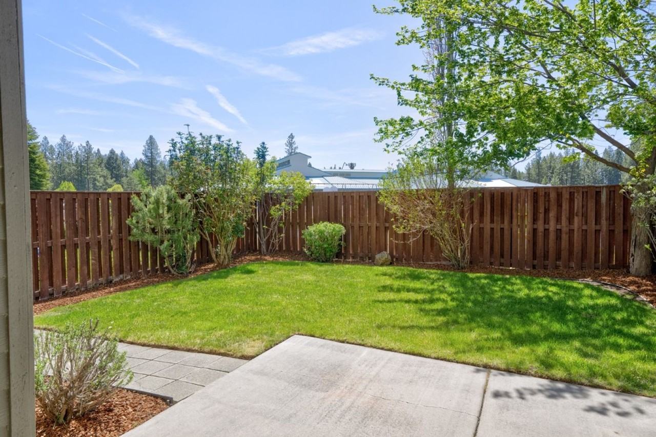 19557 Salmonberry Ct - Photo 3 of 31