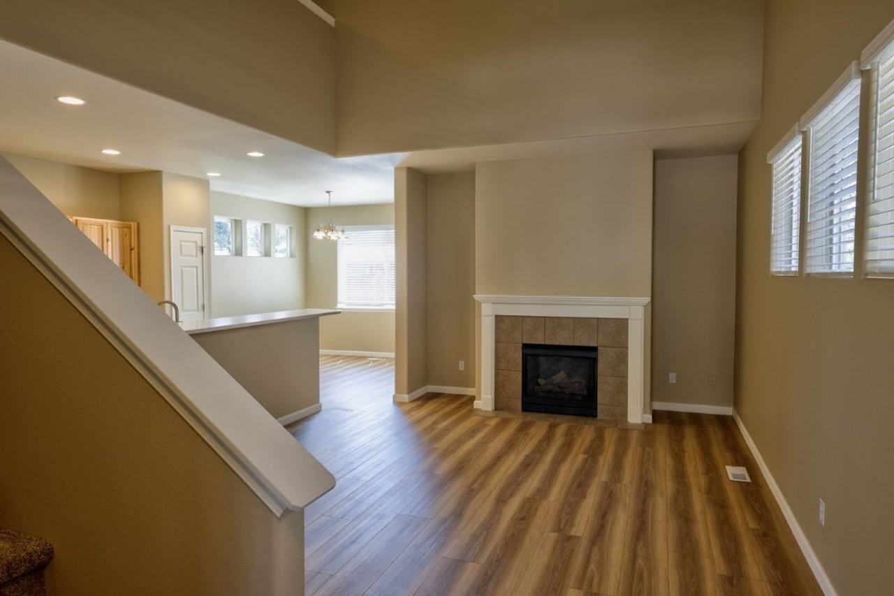 19557 Salmonberry Ct - Photo 4 of 31