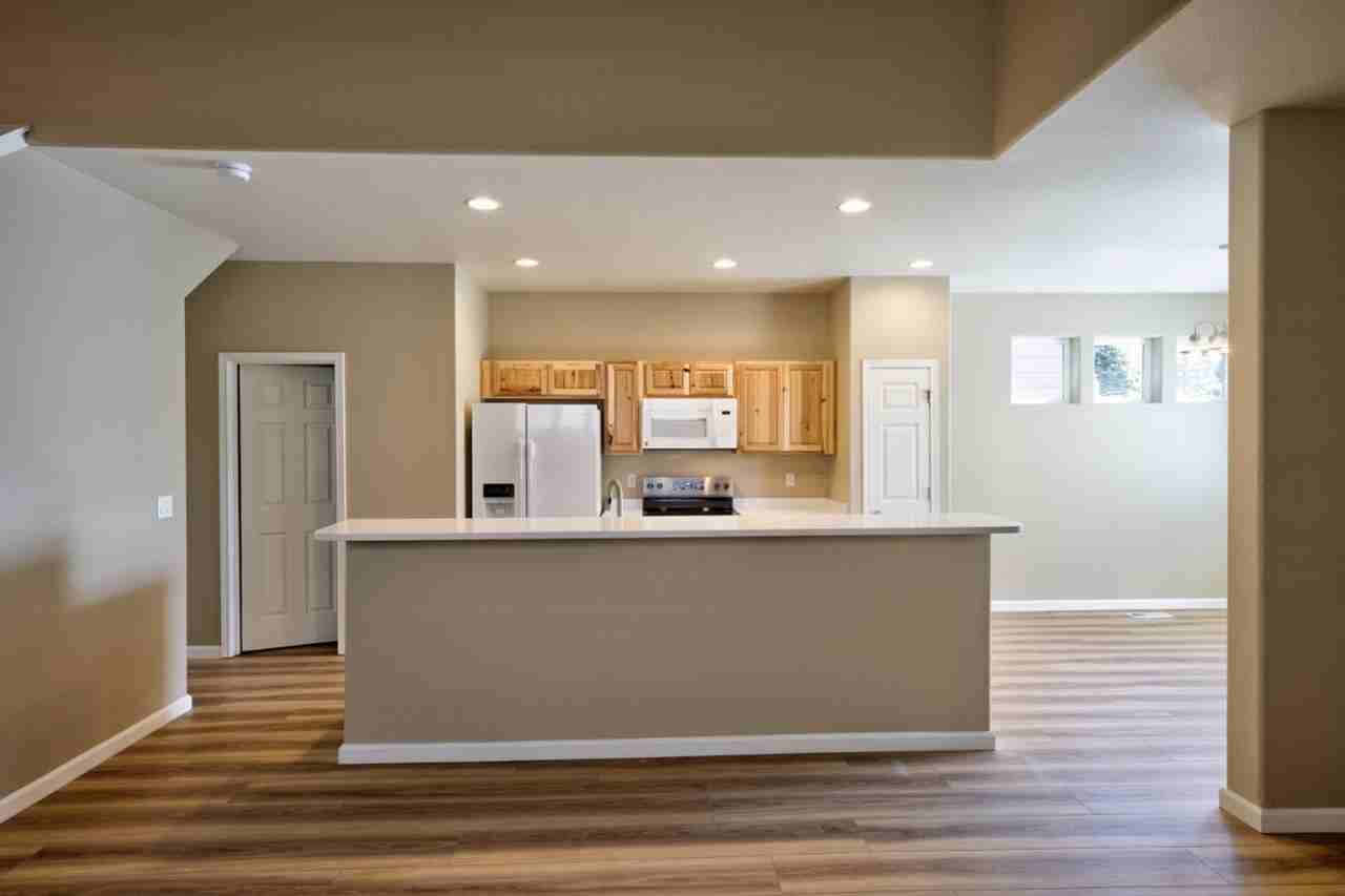 19557 Salmonberry Ct - Photo 5 of 31