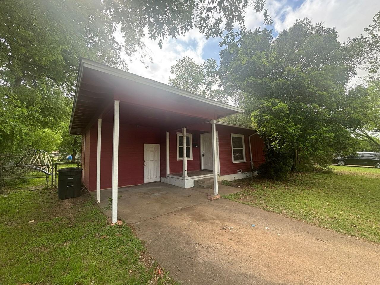 1206 Jackson St - Photo 2 of 12