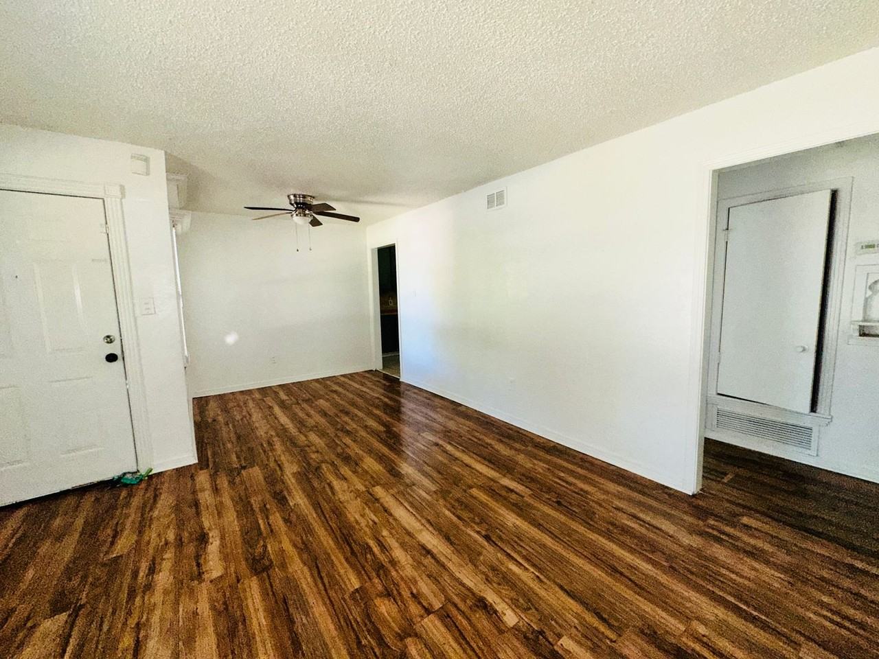 1206 Jackson St - Photo 3 of 12