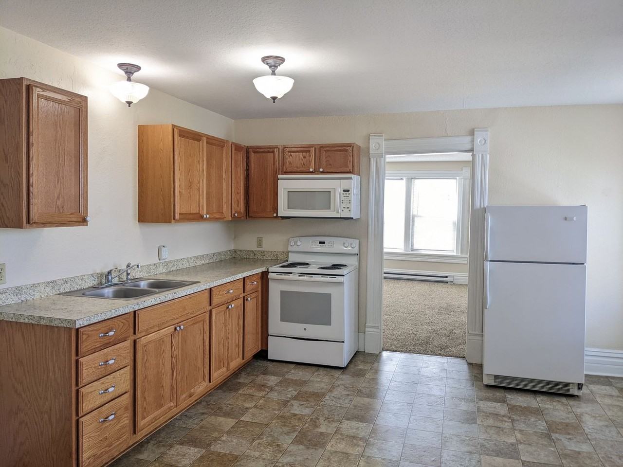 303 1/2 N Warren St - Photo 2 of 7