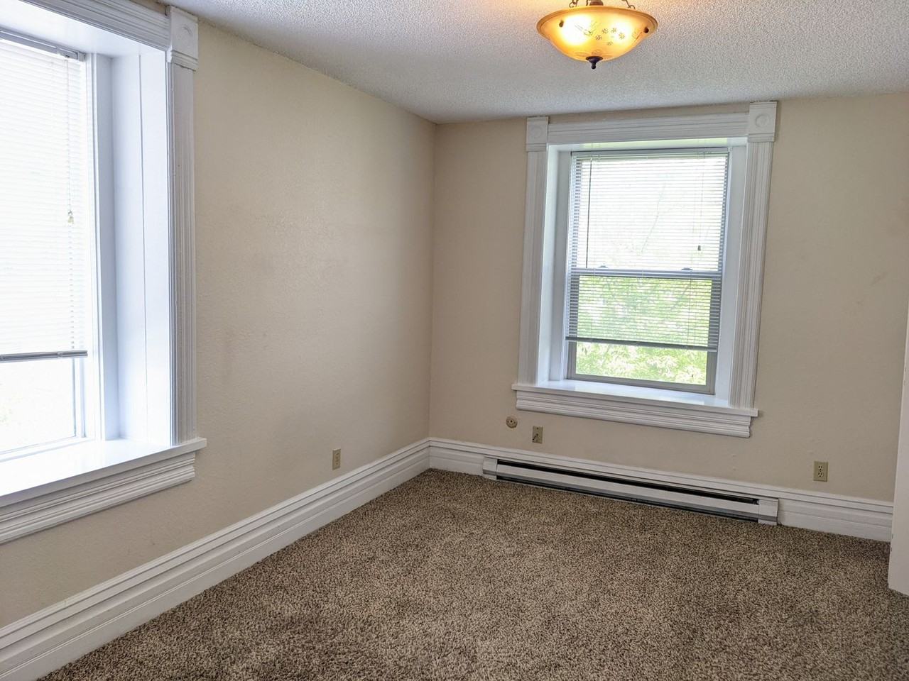 303 1/2 N Warren St - Photo 4 of 7