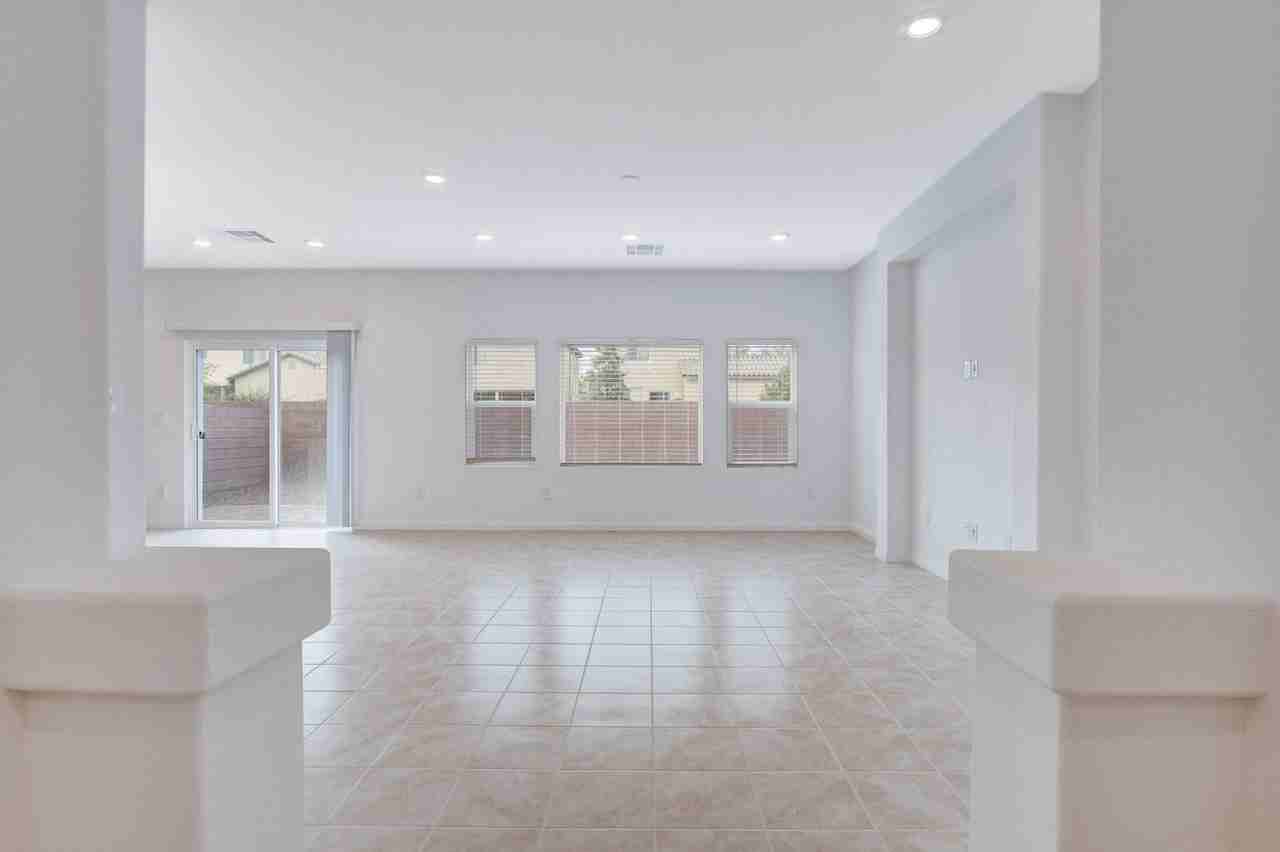 7821 Tomsburgh Ln - Photo 4 of 50