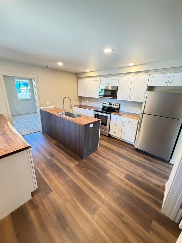180 Hiatt St - Photo 3 of 25