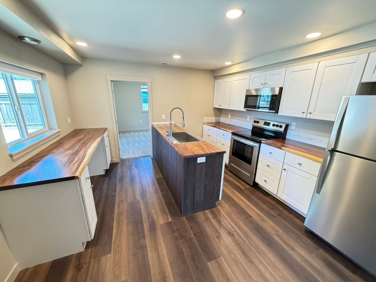 180 Hiatt St - Photo 4 of 25