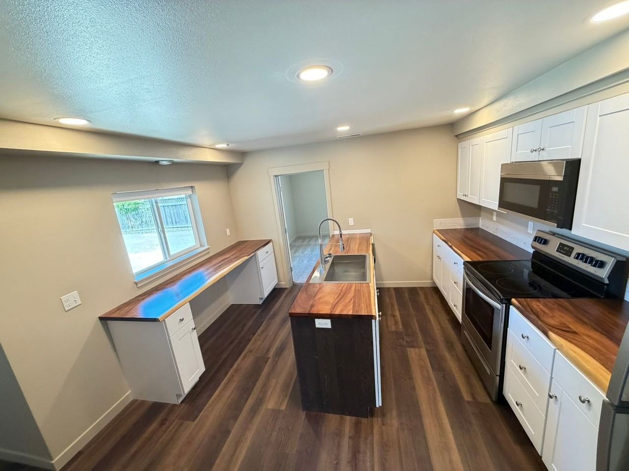 180 Hiatt St - Photo 6 of 25