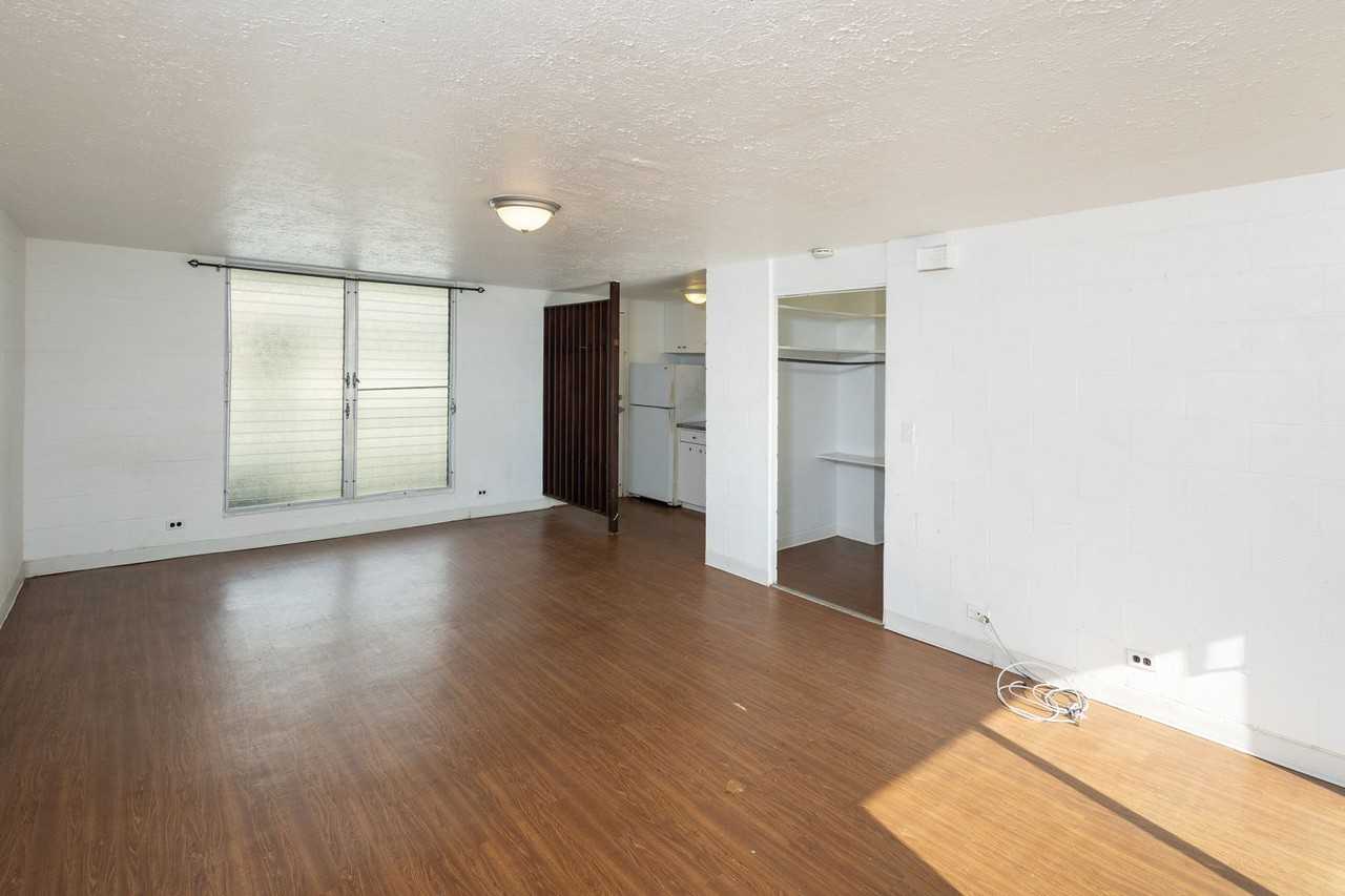 1643 Clark St #403 - Photo 4 of 15