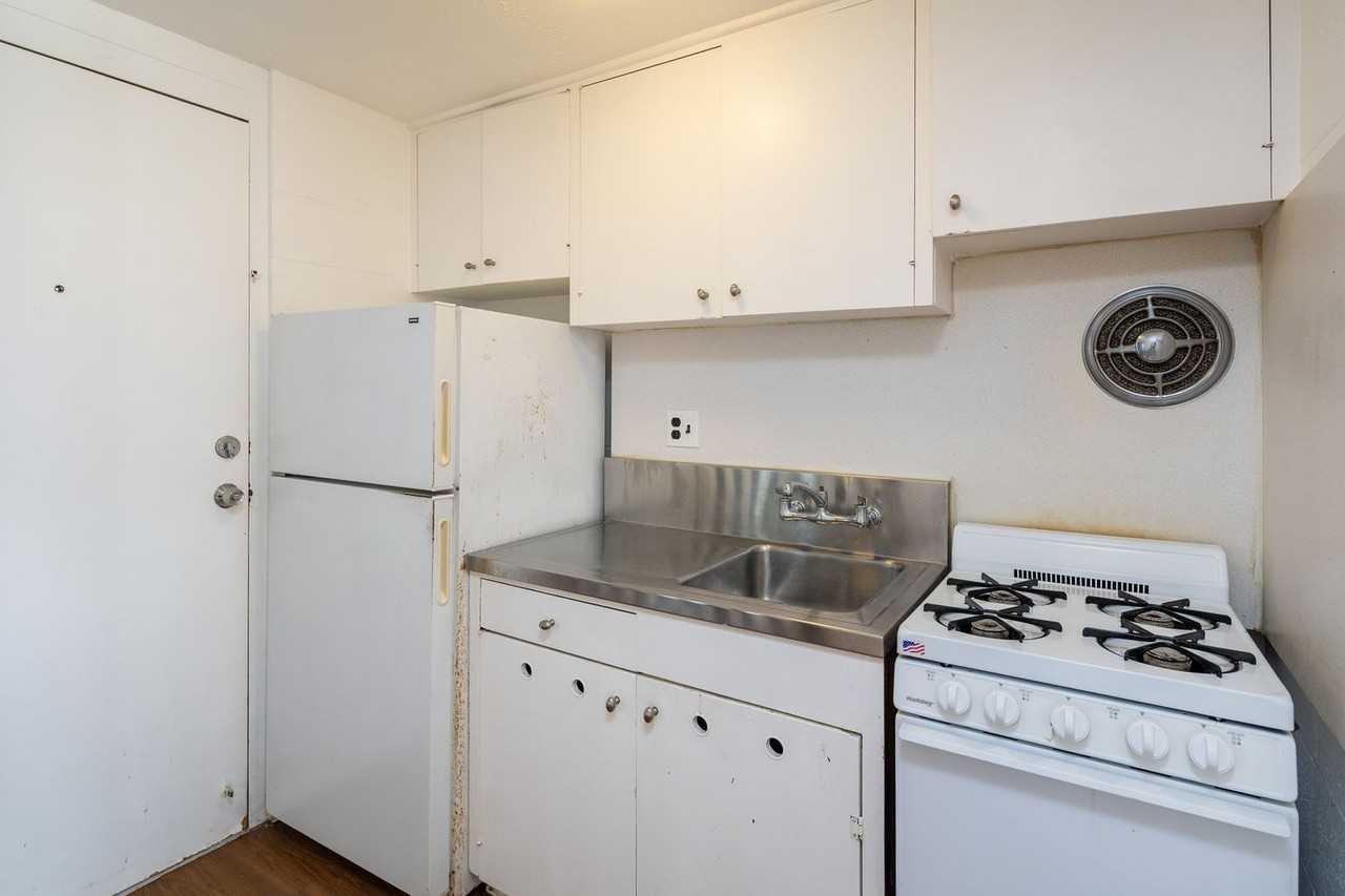 1643 Clark St #403 - Photo 5 of 15