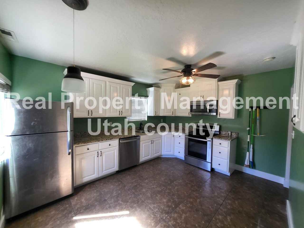 391 S 500 W - Photo 6 of 23