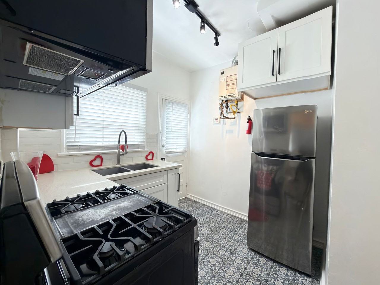 LB1001 - Photo 7 of 37