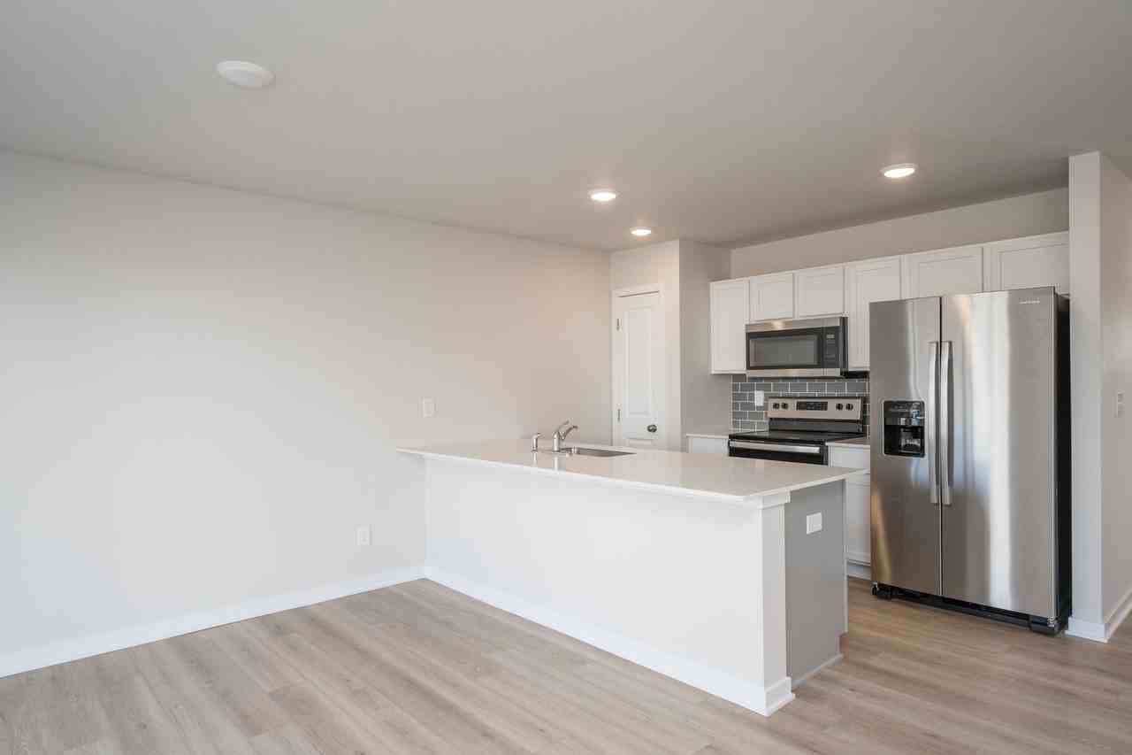 1337 Ne Crossing Oaks Dr - Photo 2 of 3