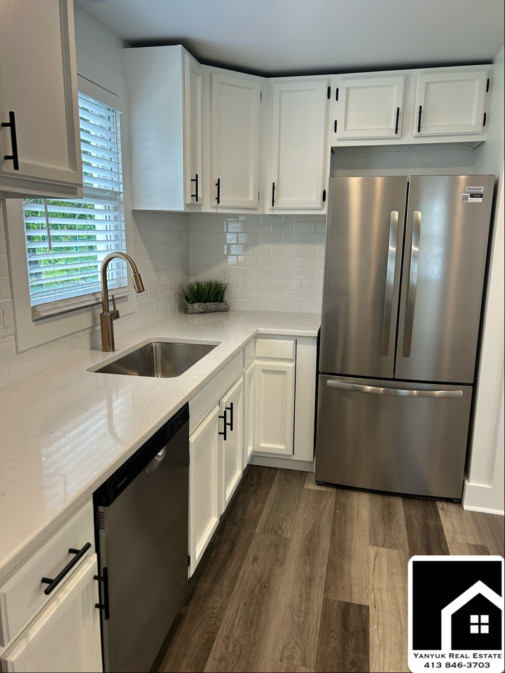 52 Price St #A - Photo 3 of 16