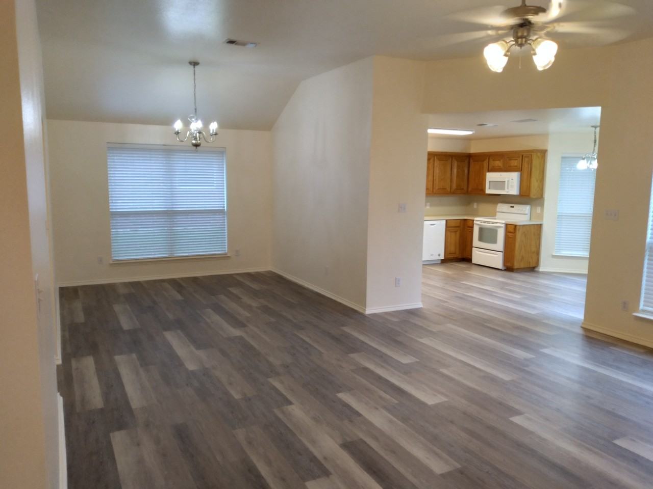 1111 E Park #NA - Photo 4 of 9