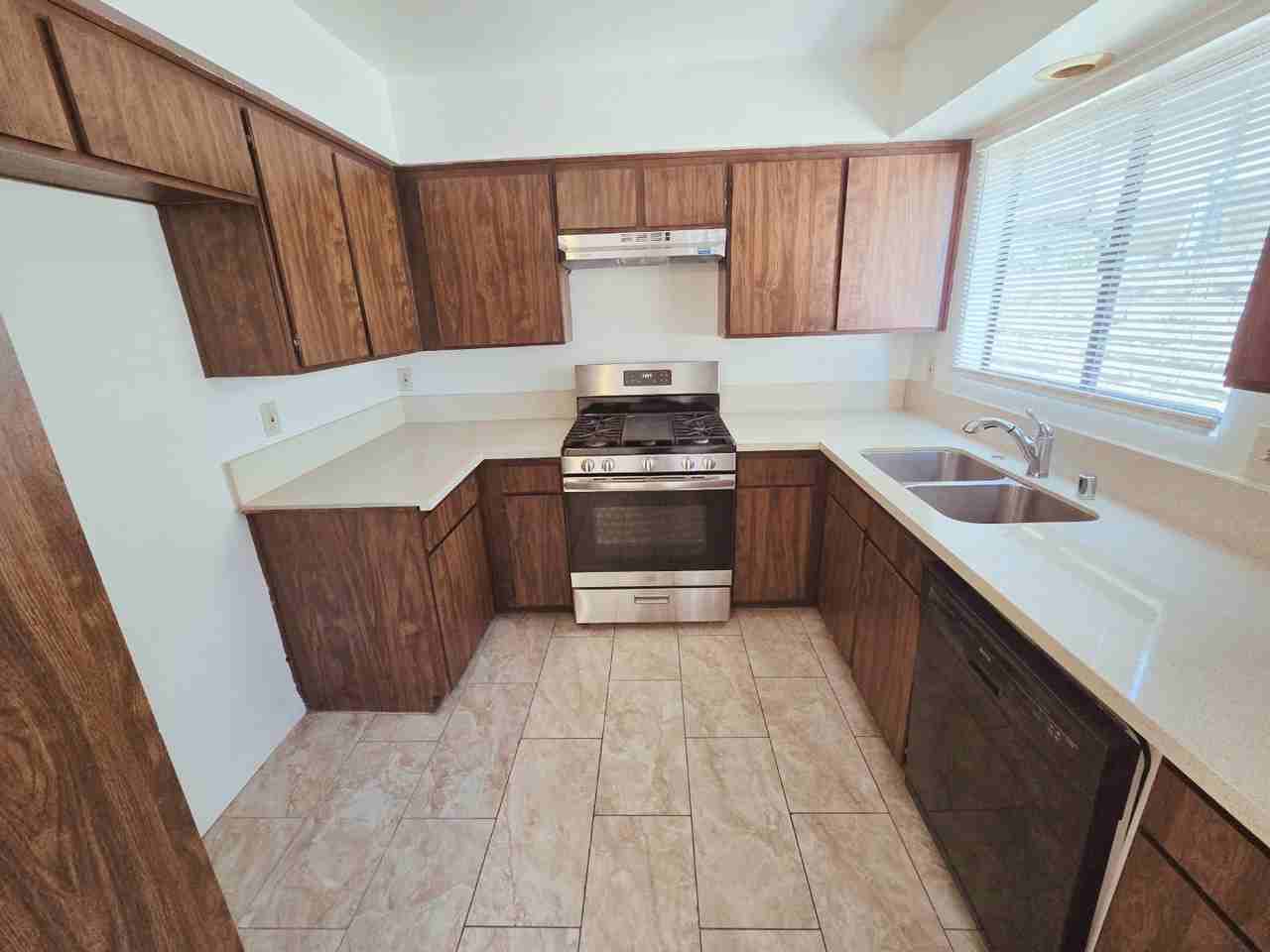 426 W Dryden St #102 - Photo 4 of 13