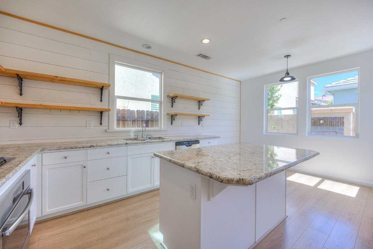 1511 N Encoure Way - Photo 5 of 31