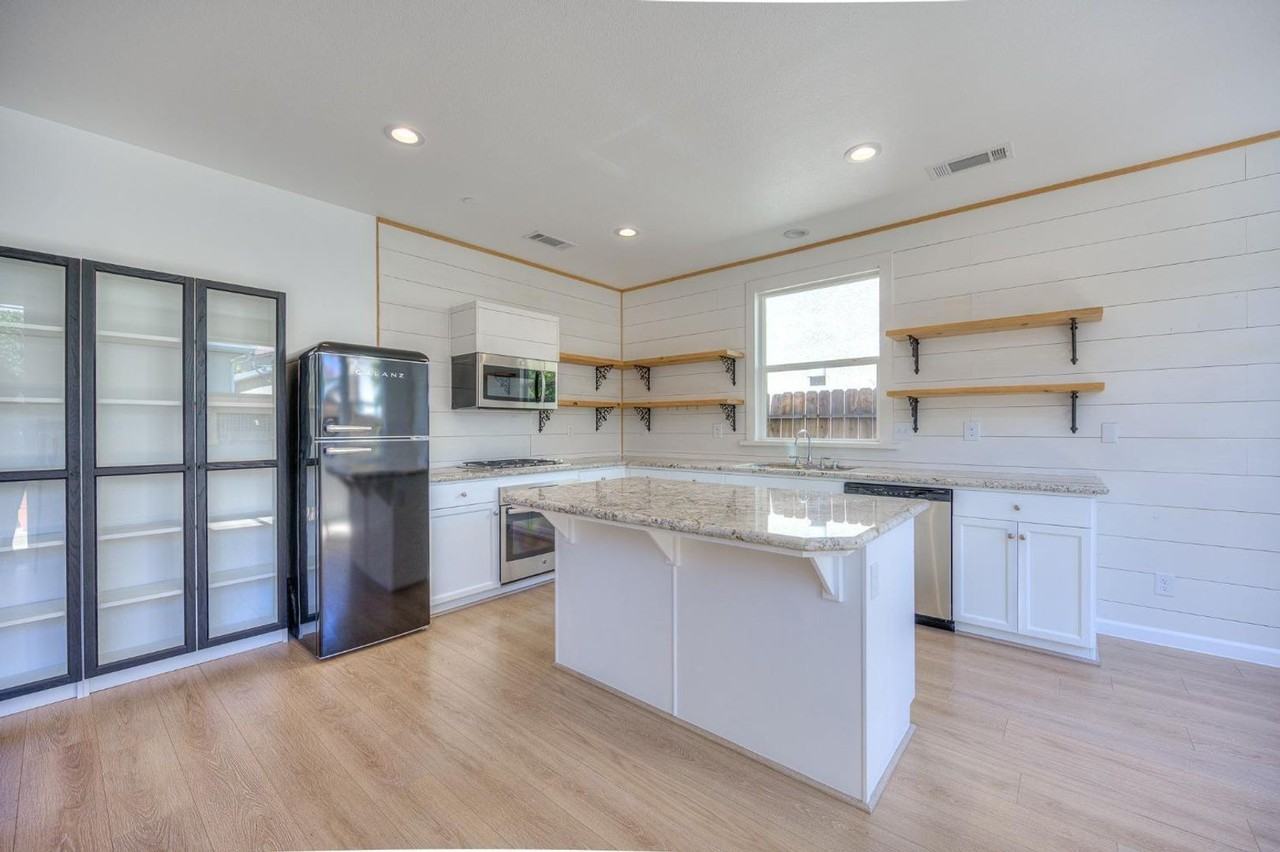 1511 N Encoure Way - Photo 6 of 31