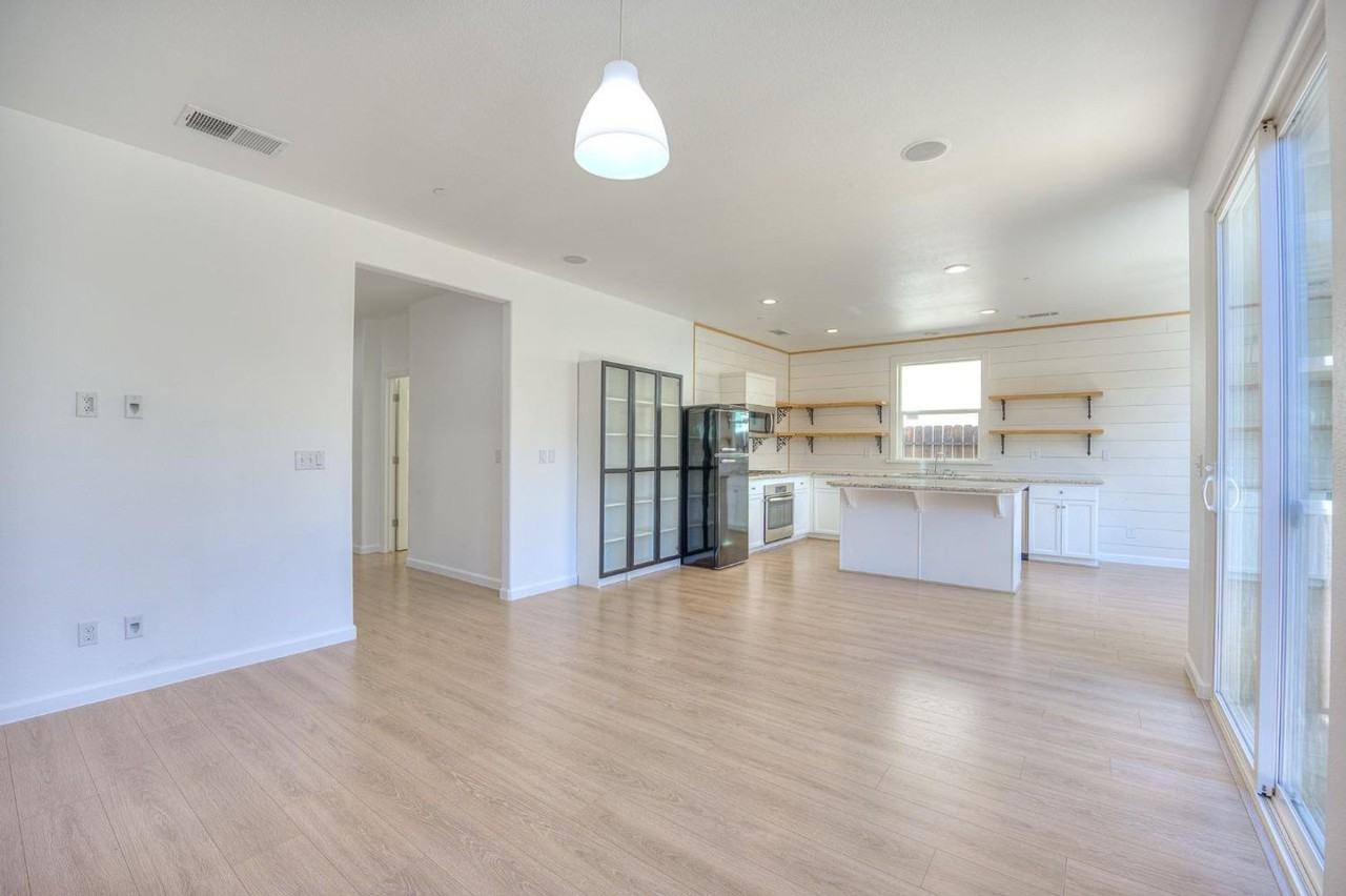 1511 N Encoure Way - Photo 7 of 31