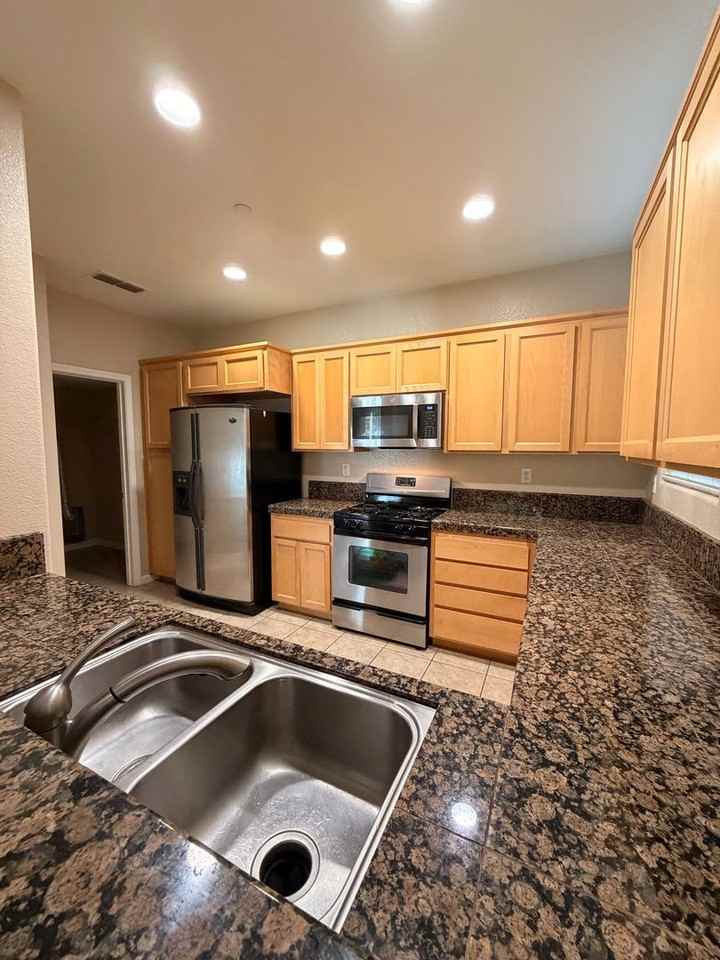 103 Monet Ln - Photo 5 of 14