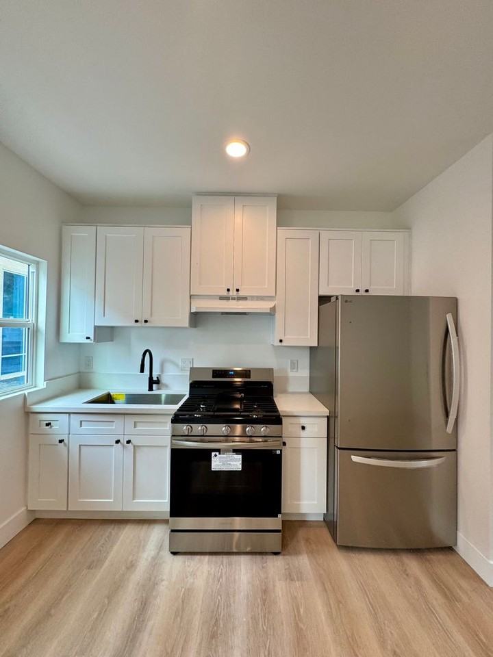 5250 Los Altos Plaza - Photo 2 of 31