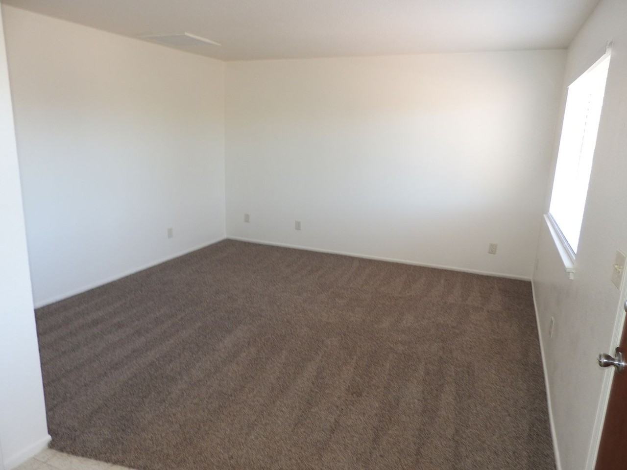 1585 E College Dr - Photo 5 of 21