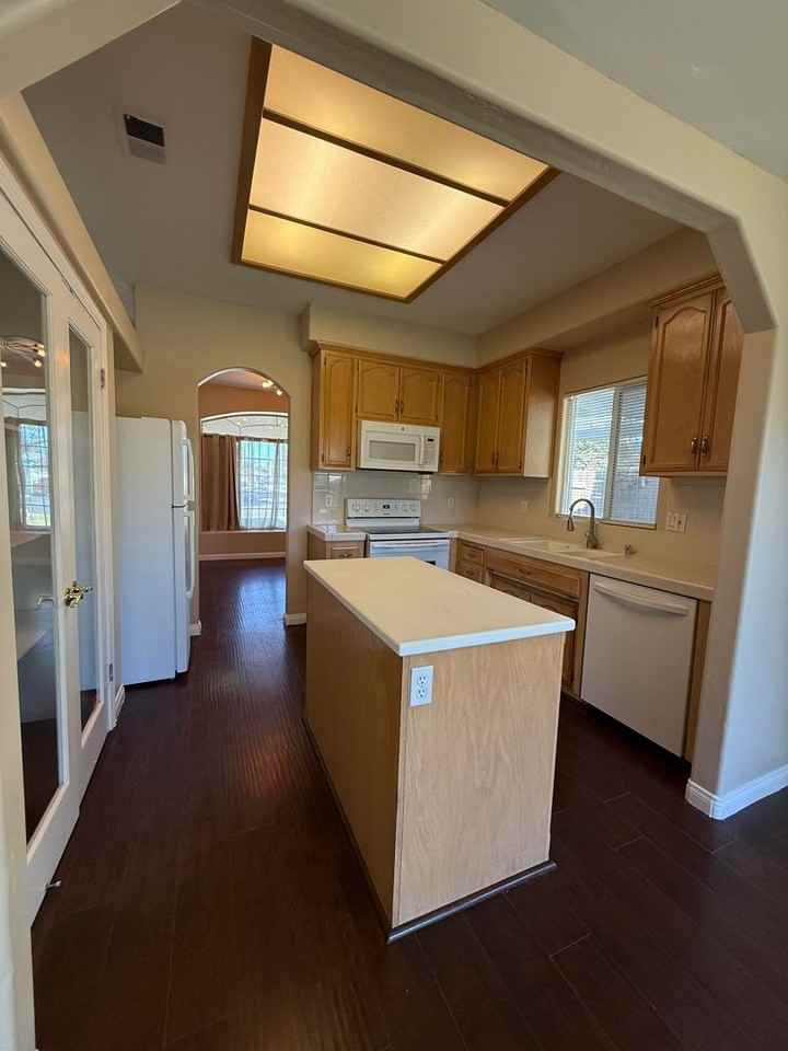 5704 Pine Canyon Dr - Photo 4 of 36